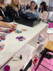 Location caisse pour salon, en courte durée; à Marseille