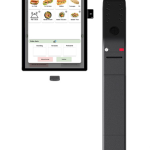 Borne de commande tactile moderne avec écran vertical pour restaurants rapides et cafés.